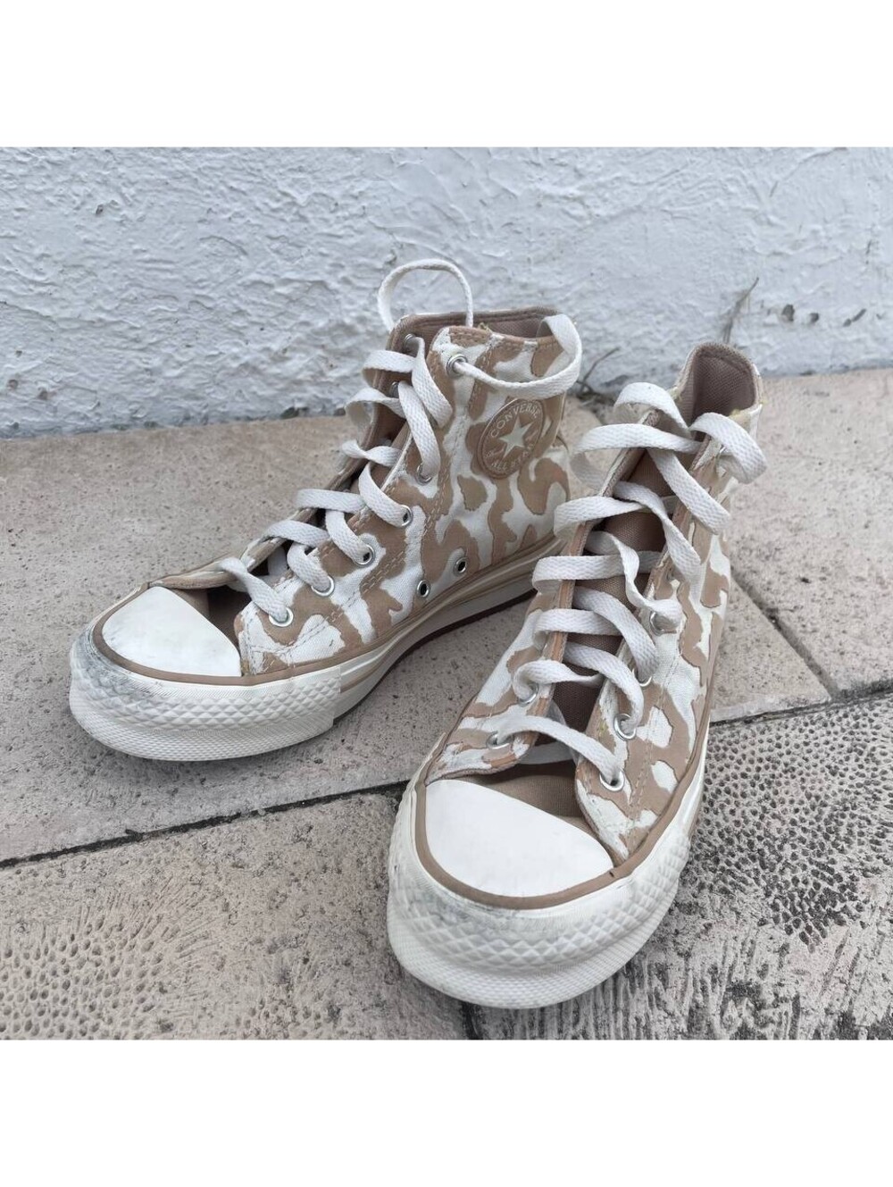 Converse Chuck Taylor All Star High Top Women’s Size 4 Beige Animal Print